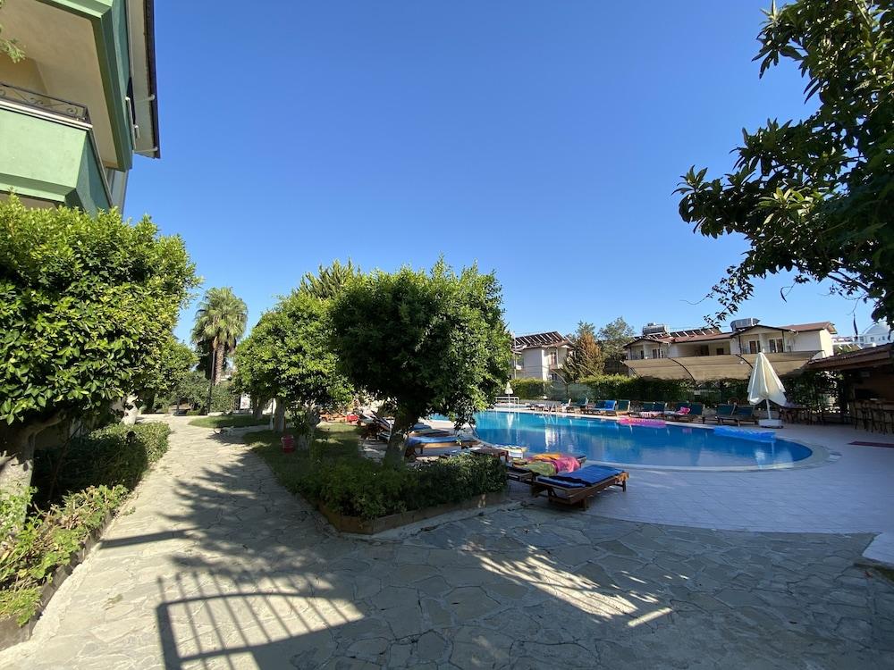 Hotel apartamentowy Melissa Garden
