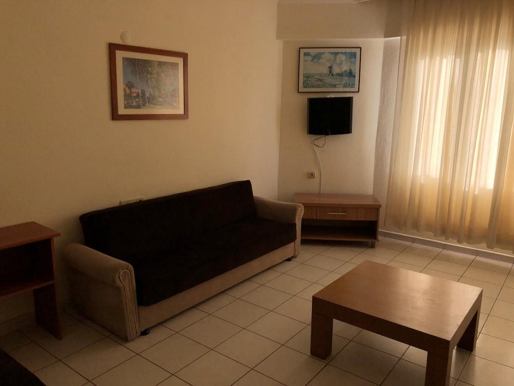 Melissa Garden 3* Side